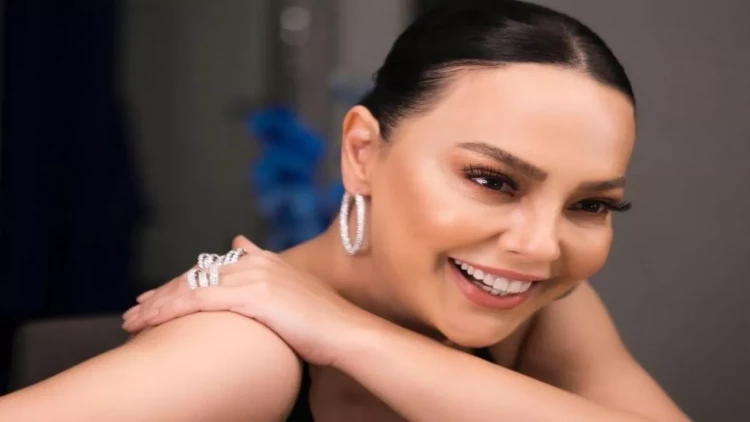 Beyin qanaxması keçirdiyi günə mahnı OXUDU - FOTO