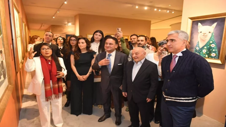 Perulu rəssam Sol Alexonun alpakaları Bakıda Heydər Əliyev Mərkəzində - VİDEO - FOTO