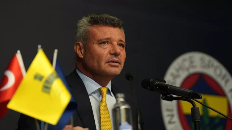 “Fənərbağça” prezidenti ifadə vermək üçün məhkəməyə gəldi - Belə qarşılandı - VİDEO