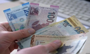 Bu şəxslərə bayramla əlaqədar 500 manat mükafat verildi - RƏSMİ