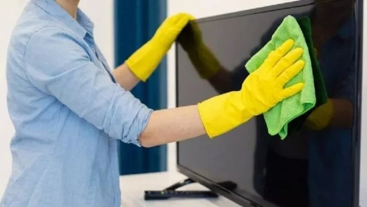 Televizoru belə silənlər diqqətli olsun: Ekrana zərər verə bilərsiniz