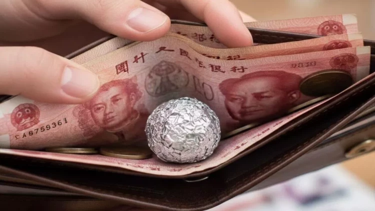 Çinlilər niyə pul kisələrində alüminium folyo daşıyır?