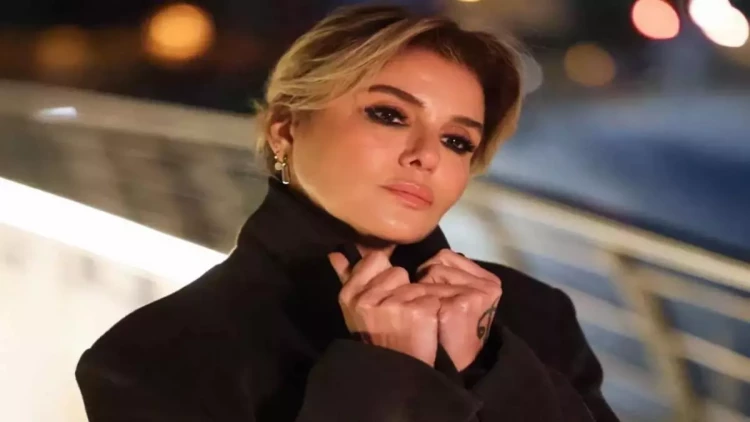 Gülben Ergendən qeyri-adi dekolte: Bütün nəzərlər üzərində