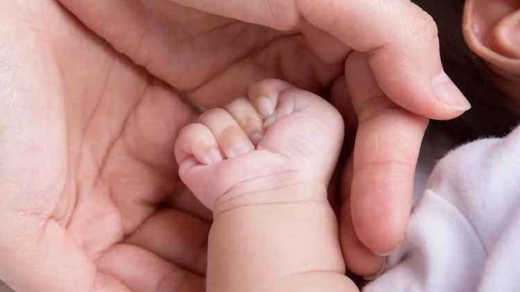 Boğazında qida qalan 2 aylıq körpə öldü