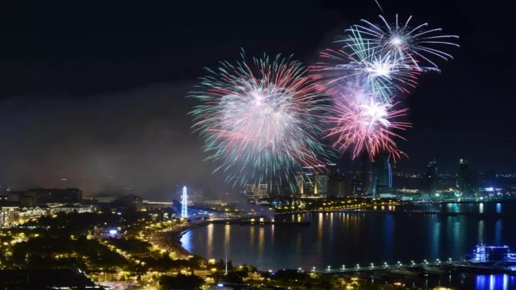 Yeni il gecəsi bulvara gedənlərə şad xəbər