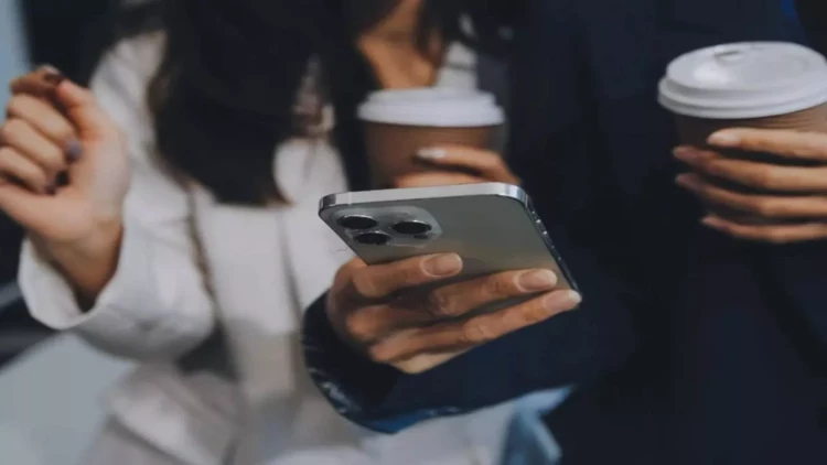 Telefonumuz nəyi izləyəcəyimizi necə bilir?