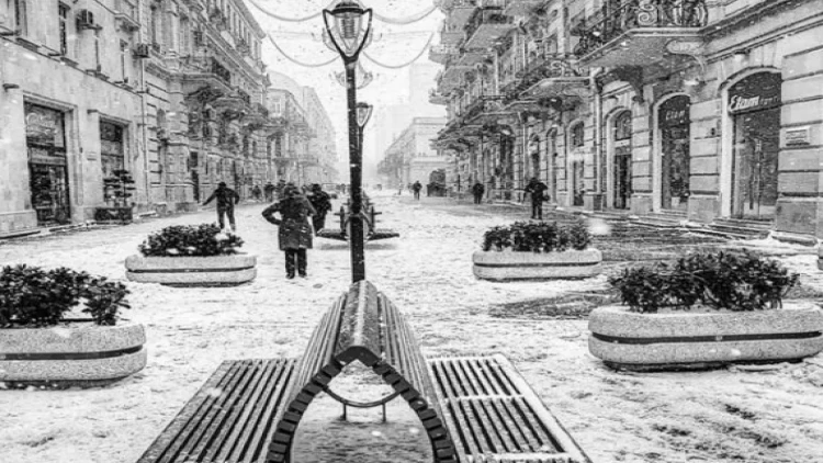 Qarlı hava ilə bağlı avtomobil yollarında hansı işlər görülür?