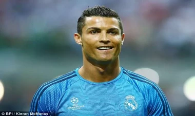 Ronaldoya qırmızı vərəqə göstərən hakim belə cəzalandırılıb