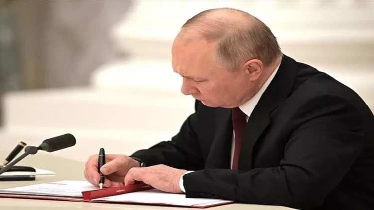 Putin qanun imzaladı