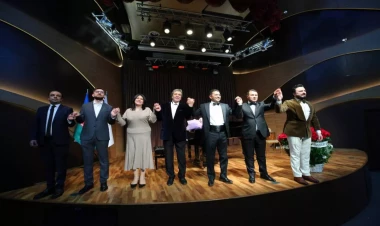 Ramil Qasımovdan bayram töhfəsi: İki saatlıq mikrofonsuz, tam canlı performans - FOTO