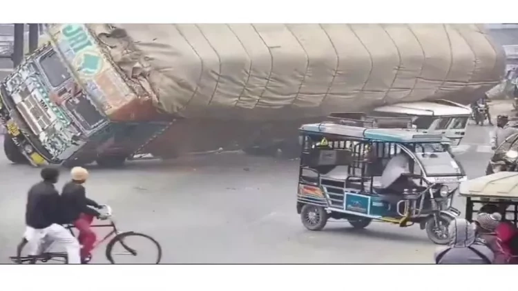 Hindistanda dəhşətli yol-nəqliyyat hadisəsi – VİDEO