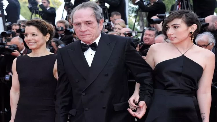 Məşhur aktyorun 34 yaşlı qızı hoteldə ölü tapıldı