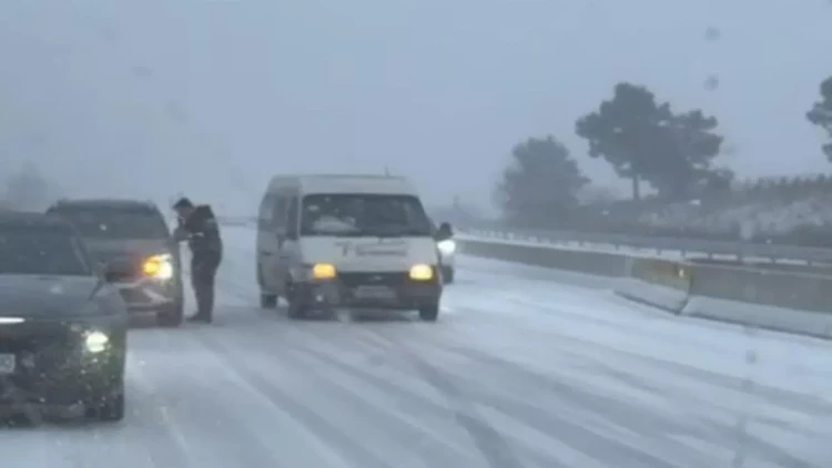 Bakı-Şamaxı yolunda hərəkət çətinləşdi - VİDEO
