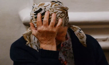 Yardım etdikləri ahıl qadını talayan şəxslər saxlanılıb