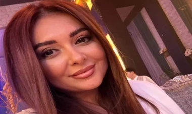 Lalə Azərtaş Esra Erola kəlağayı hədiyyə etdi - FOTO