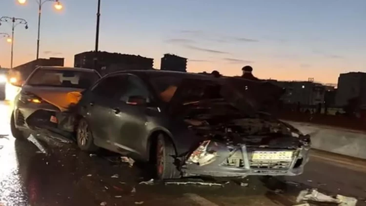 Paytaxtda zəncirvari yol qəzası - 4 avtomobil toqquşdu