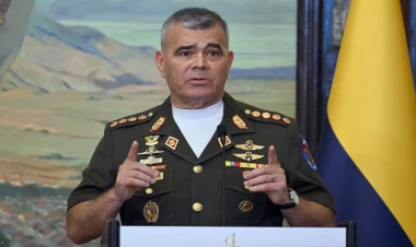 Venesuela müdafiə naziri Padrino Lopesin evi bombalandı