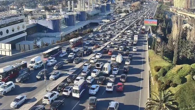 Paytaxtın bir sıra yollarında tıxac var - SİYAHI - FOTO