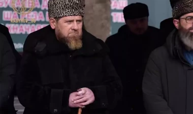 Kadırovun yeni görüntüsü suallar doğurdu - İctimai tədbirdə əsa ilə gəldi