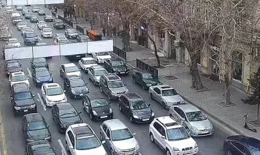 Bu küçədə yol problemi haradan qaynaqlanır? - AÇIQLAMA