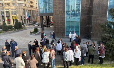 Stomatoloqlar TƏBİB-in qarşısına toplaşdı - İxtisarlara görə - FOTO