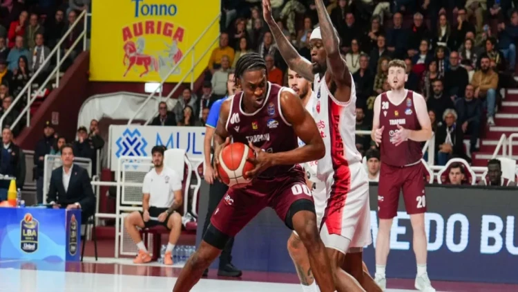 Çempionlar Liqasının matçı 7 dəqiqə çəkdi - komanda 2 oyunçu ilə qaldı