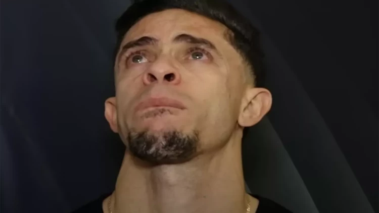 Klubdan ayrılarkən göz yaşları sel oldu - VİDEO