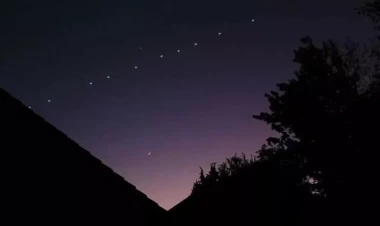 Azərbaycanda qeyri-adi hadisə: Səmada işıqlar düzüldü - VİDEO