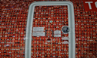 100 min işçinin şəklini təyyarəyə vurdular - FOTO