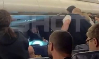 Moskva-İrəvan reysində çanta alovlandı - VİDEO