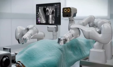 Dünyanın ilk insanabənzər cərrah robotu təqdim edildi - FOTO