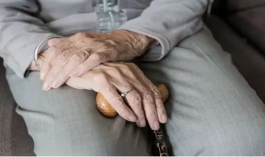 Həmin yaşda beynimiz “yavaşlayır”: Qocalıqda 3 vacib dönüş nöqtəsi