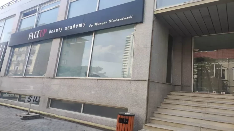 Bakıda 1,7 milyonluq əmlak hərraca çıxarıldı - FOTO