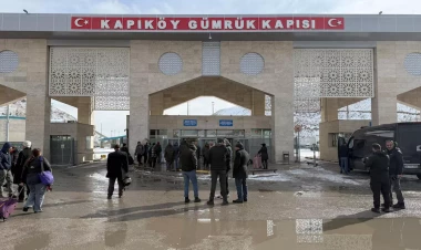 İranda internet və televiziya işləmir: Sərhəddə insan izdihamı