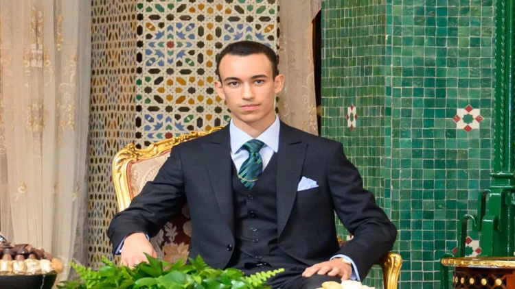 22 yaşlı Mərakeş Şahzadəsinin əlini öpmək istəyənlərə REAKSİYASI - VİDEO