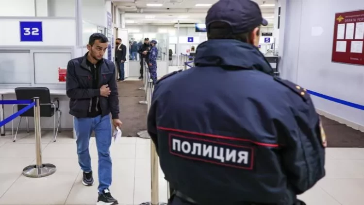 Rusiyada miqrantların tibbi müayinədən yayınmasına görə cərimələr artırıla bilər