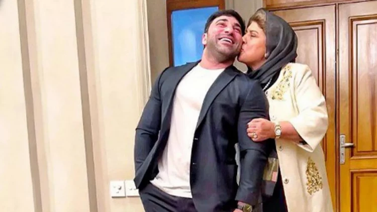 Kamil Zeynallı anası və qızı ilə - VİDEO