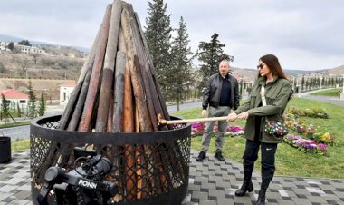Prezidentlə xanımı sakinlərlə birlikdə Novruz tonqalı yandırdılar