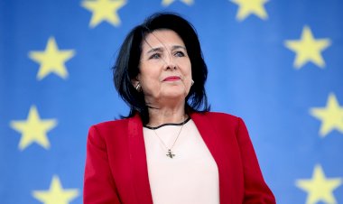 Zurabişvilinin “Xarici təsirin şəffaflığı haqqında” qanunun ləğvi ilə bağlı konstitusiya şikayəti geri çəkilib