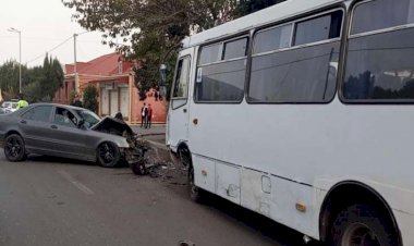 Sərnişin avtobusu ilə minik maşını toqquşdu - Yaralılar var