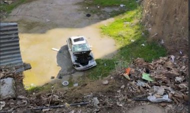 Bakıda avtomobil dərəyə düşdü - FOTO