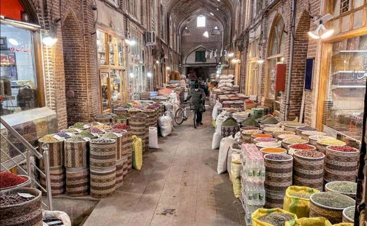 Tehranda şəhərin üç bazarı etiraza görə bağlandı