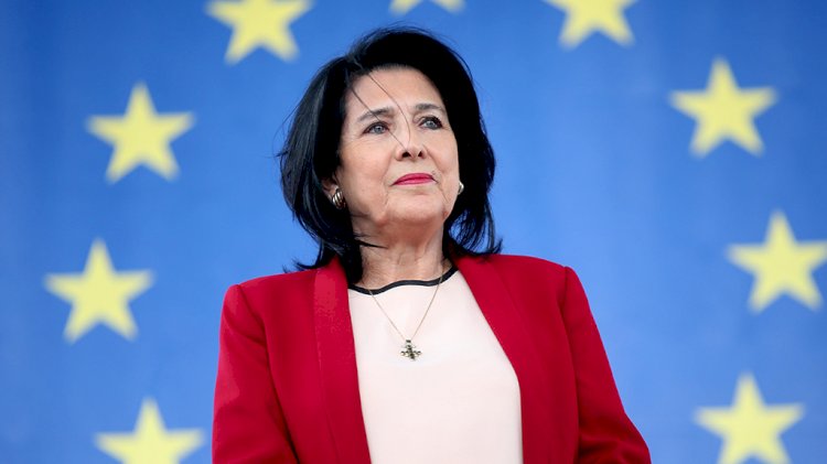 Zurabişvilinin “Xarici təsirin şəffaflığı haqqında” qanunun ləğvi ilə bağlı konstitusiya şikayəti geri çəkilib
