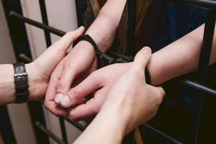25 yaşlı qadının asılmış meyiti tapıldı - Əri saxlanıldı