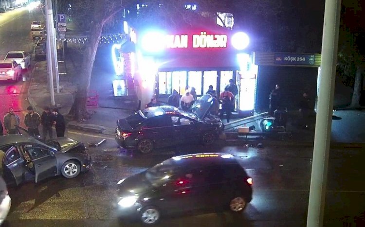 Bakıda yol-nəqliyyat hadisəsi olub, işıqfor yararsız vəziyyətə düşüb