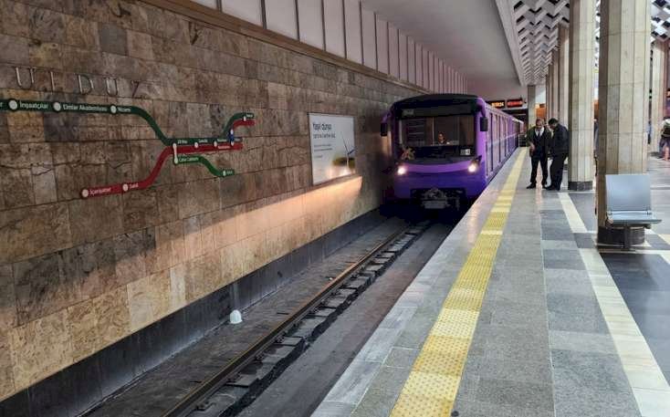 Metroda bu düyməyə toxunmaq olmaz - Xəbərdarlıq