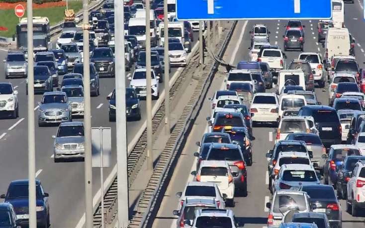 Aeroport şosesində qəza oldu - Sıxlıq yarandı