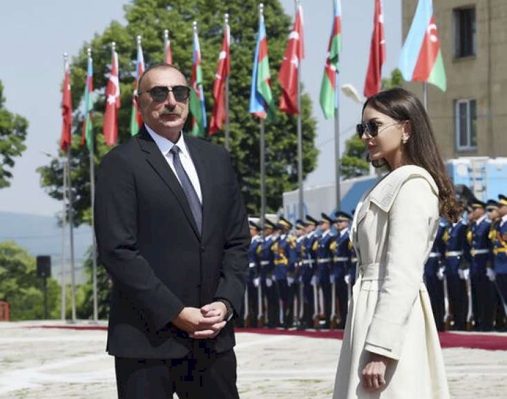 İlham Əliyev və birinci xanım Sarıcalı kəndinin açılışında iştirak etdilər