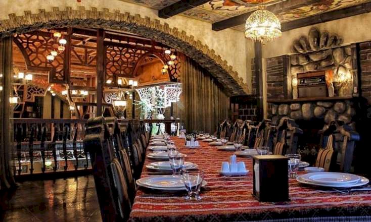Bakıda məşhur restoran sökülür - FOTO