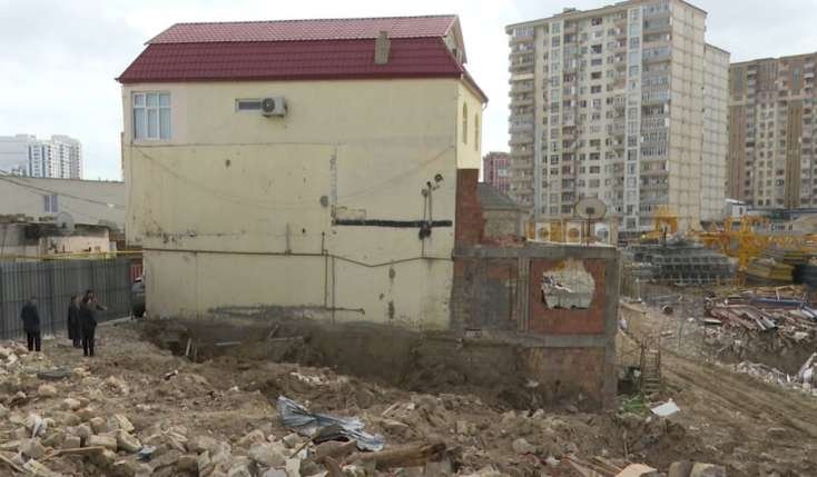 Dağıdılan evin sakinlərinin aqibəti necə olacaq?